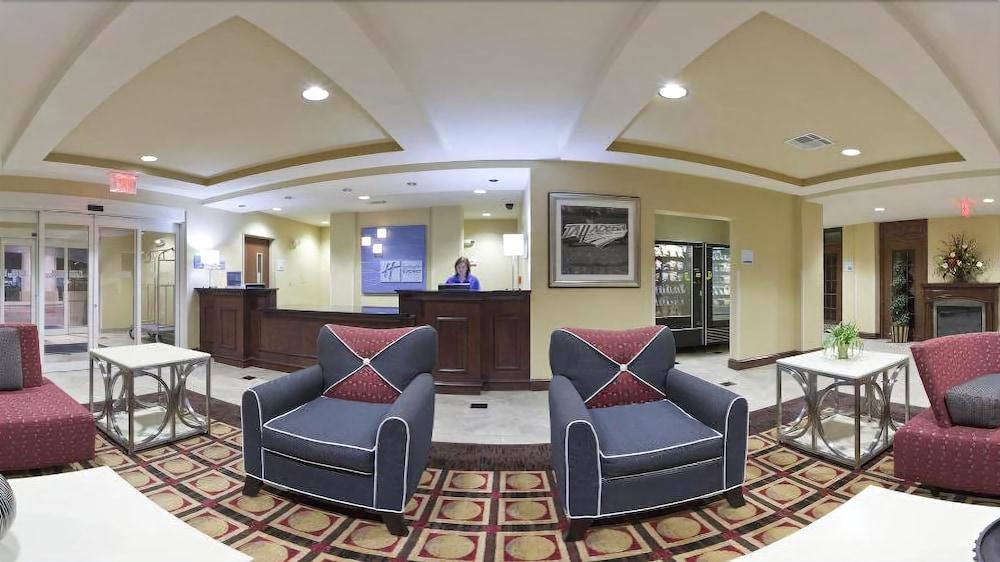 Holiday Inn Express Hotel & Suites Talladega By Ihg Exterior photo