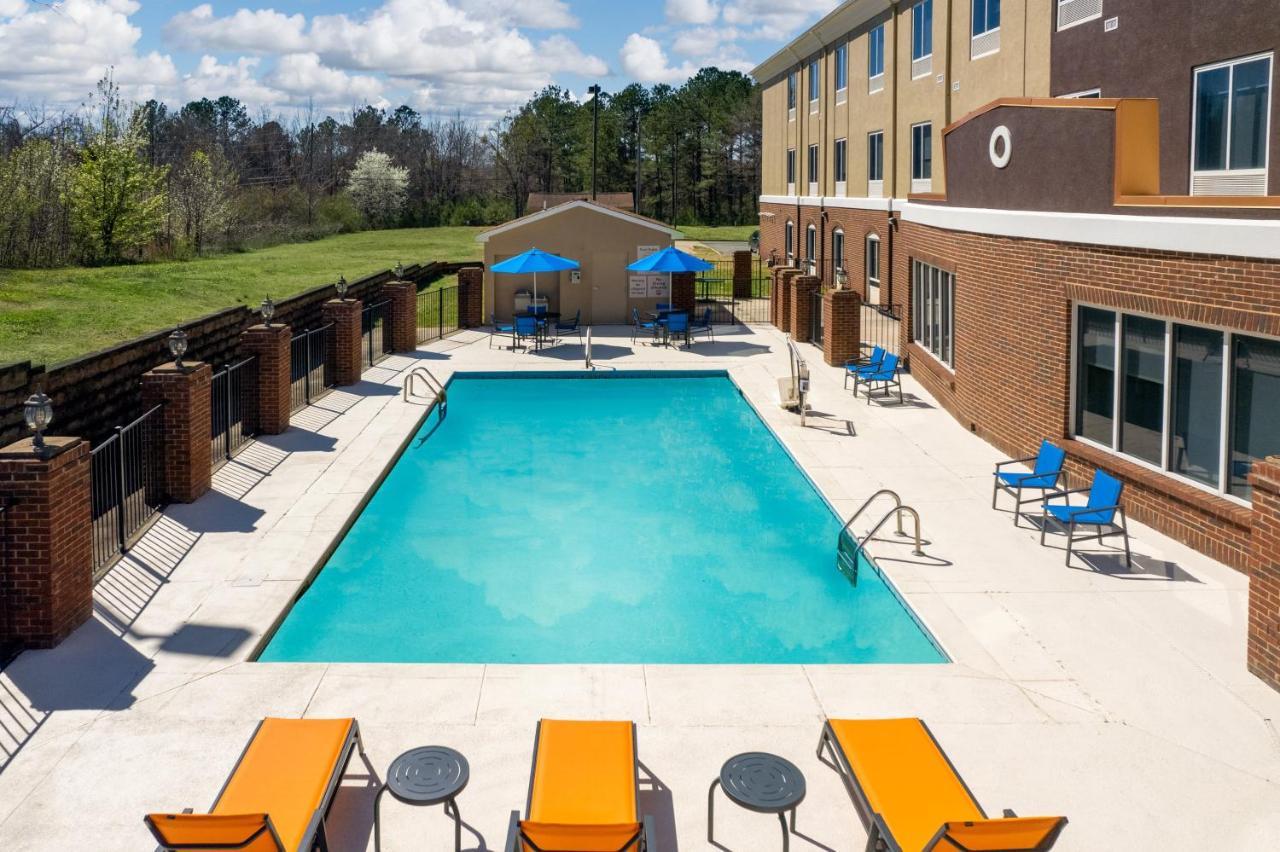 Holiday Inn Express Hotel & Suites Talladega By Ihg Exterior photo