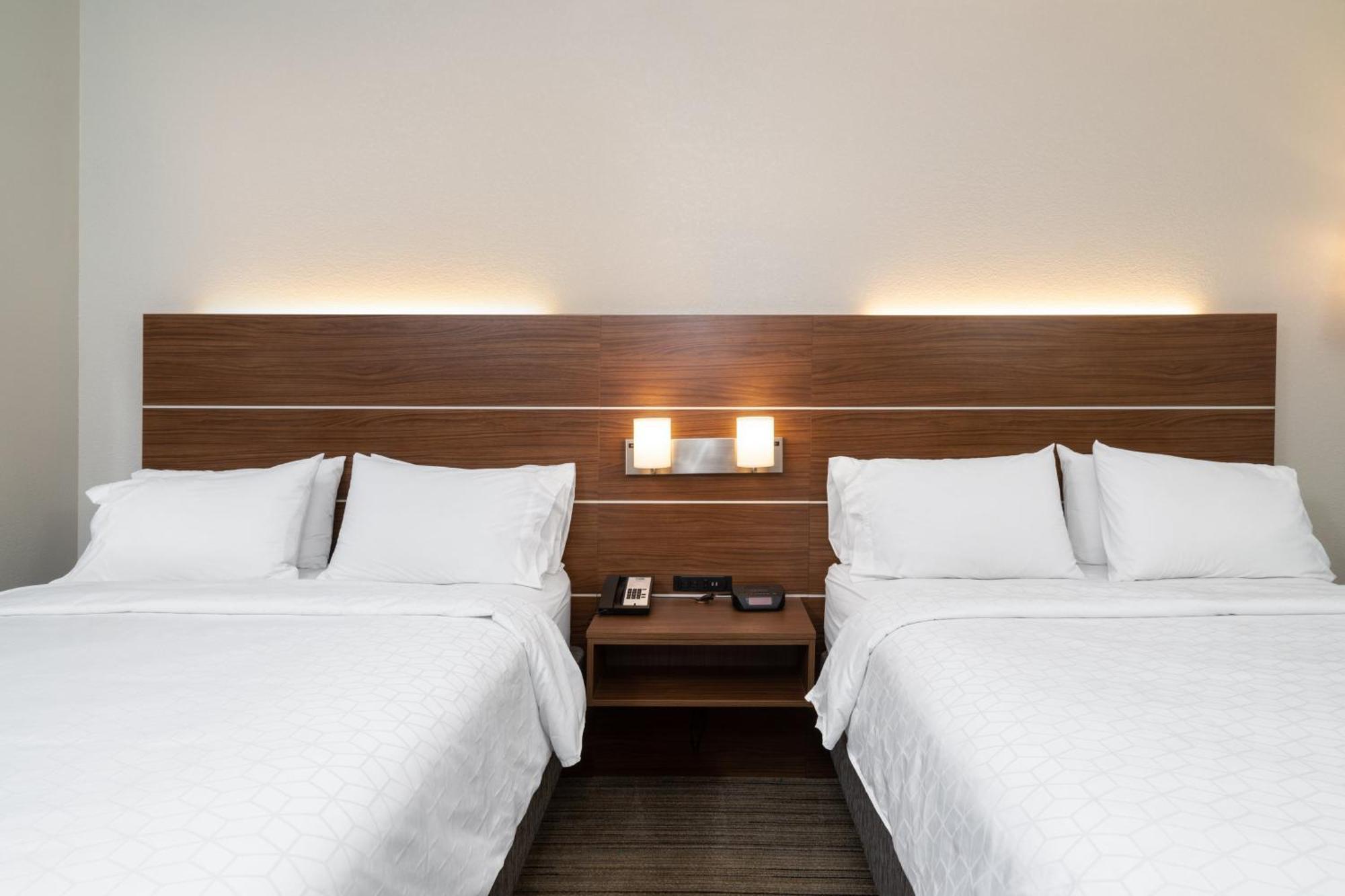 Holiday Inn Express Hotel & Suites Talladega By Ihg Exterior photo