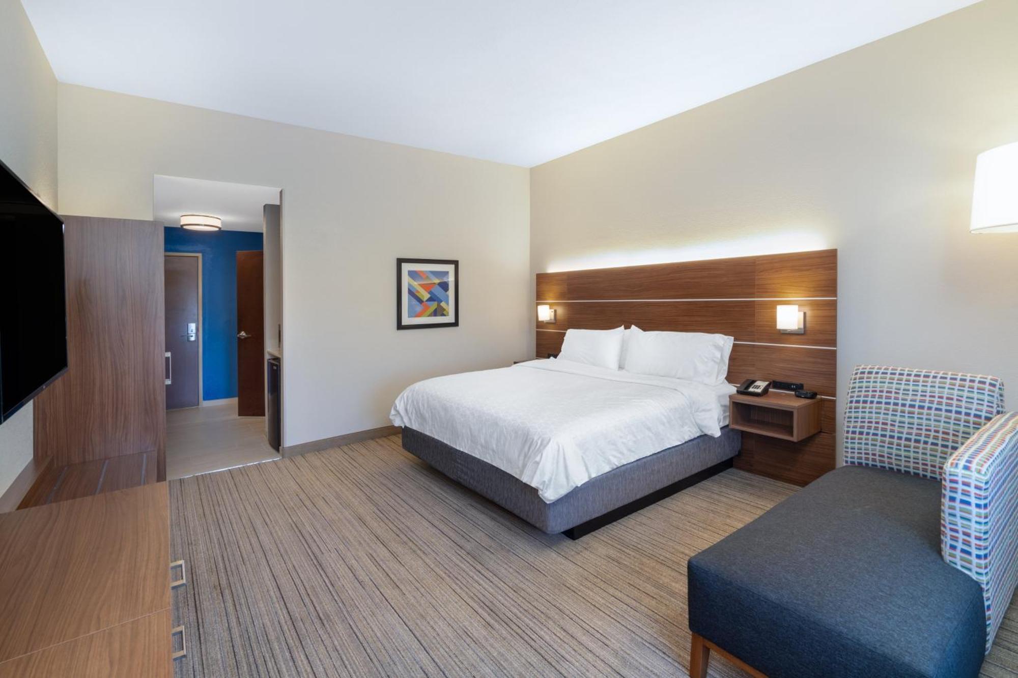 Holiday Inn Express Hotel & Suites Talladega By Ihg Exterior photo