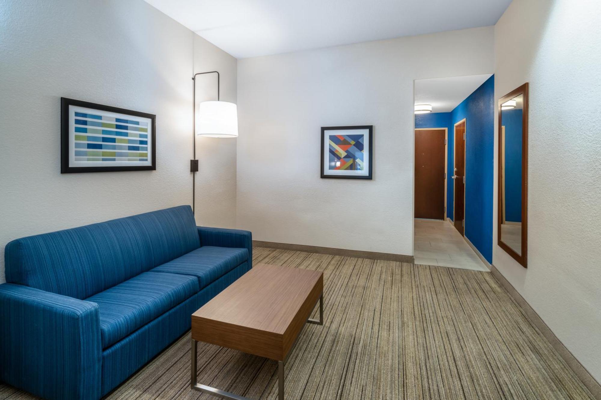 Holiday Inn Express Hotel & Suites Talladega By Ihg Exterior photo